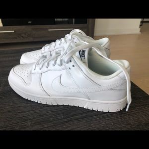 nike dunks triple white size 9